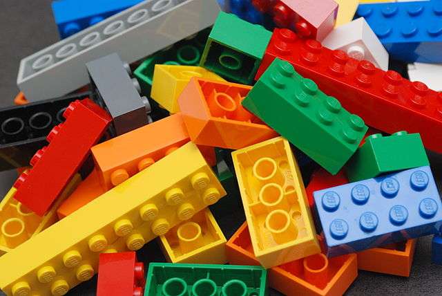 640px-Lego_Color_Bricks